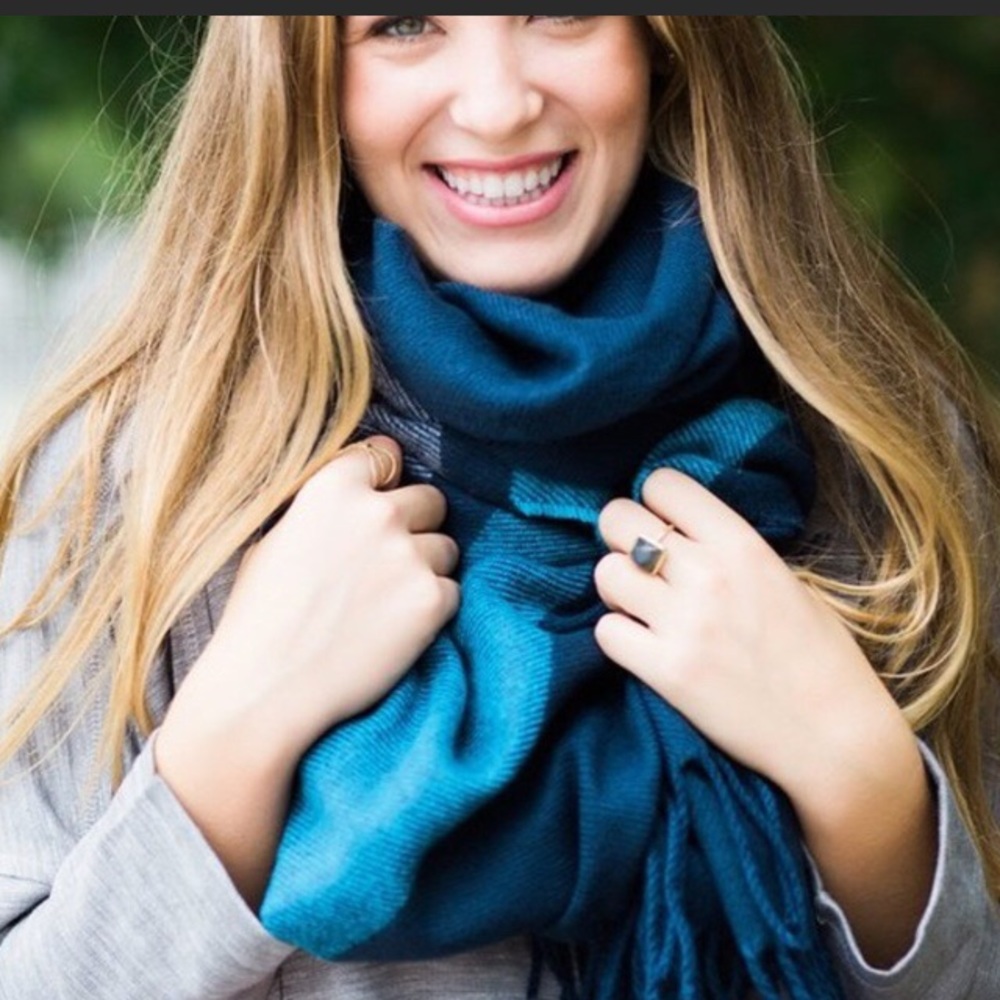 Navy Blue Patterned Scarf! - Picture 4 of 6